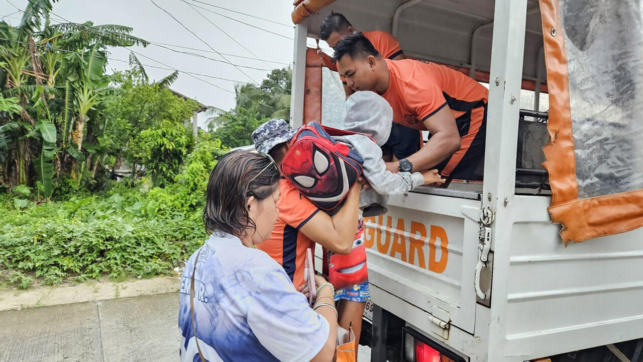 إجلاء جماعي في الفلبين مع اقتراب إعصار كالماغي المدمر