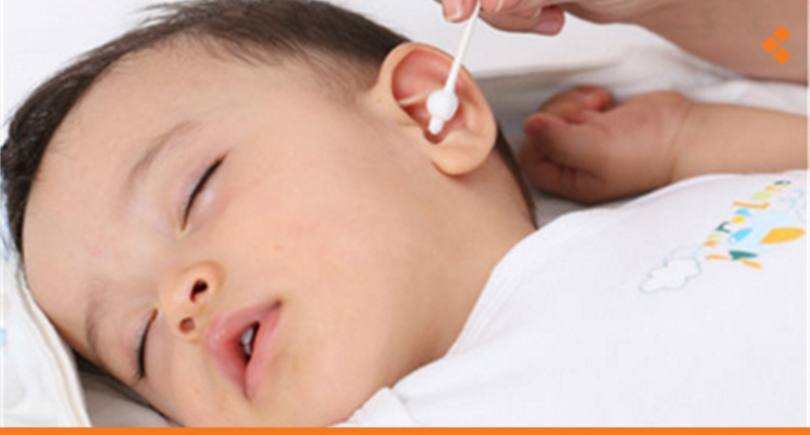 خبيرة تحسم الجدل: أذن الأطفال تنظف نفسها ولا تحتاج إلى تدخل