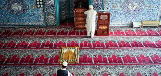 دار الإفتاء المصرية توضح ما هو حكم الصلاة بالعطر وأهم أسباب الخشوع