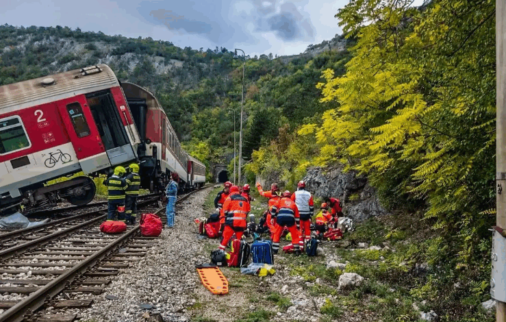 تصادم قطارين في سلوفاكيا يُصيب العشرات دون وقوع وفيات