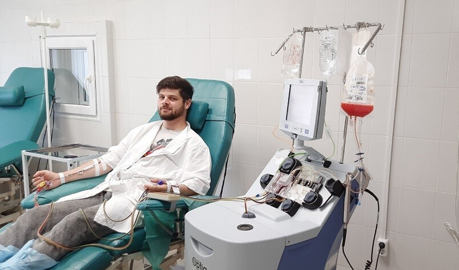 روسي ينقذ حياة رجل غريب بتبرع بنخاع العظم ويمنحه فرصة جديدة للحياة