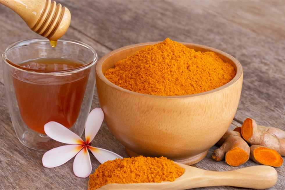 الكركم مع العسل.. سر طبيعي لخسارة الوزن ومكافحة الالتهابات