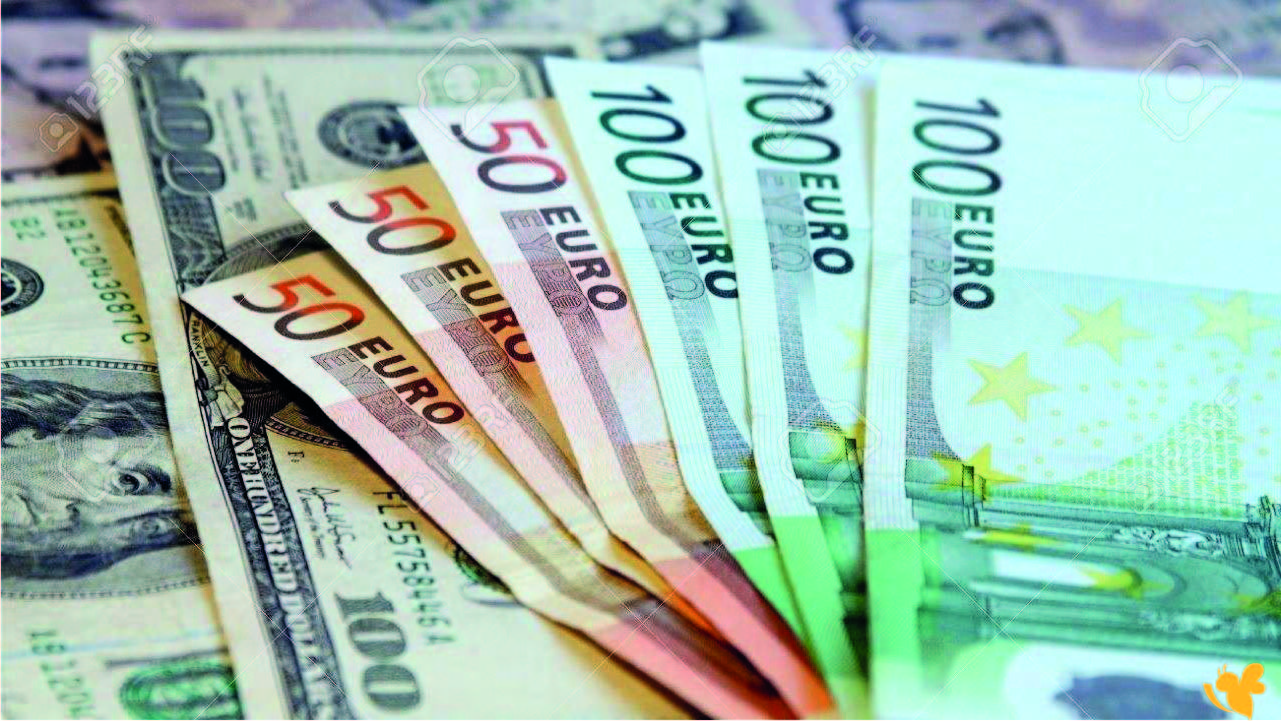 تختلف أسعار صرف الدينار الجزائري مقابل الدولار الأمريكي اليوم 14 ديسمبر تختلف أسعار صرف الدينار الجزائري مقابل الدولار الأمريكي اليوم 14 ديسمبر