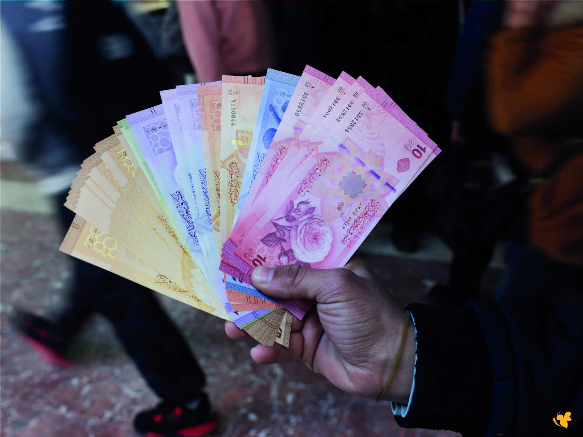 تذبذب جديد في أسعار صرف الليرة السورية مقابل الدولار اليوم الاحد 19 أبريل