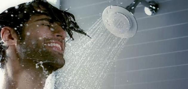 حقيقة الاستحمام بالماء البارد: هل فعلا يسبب السكتات الدماغية فعلاً؟