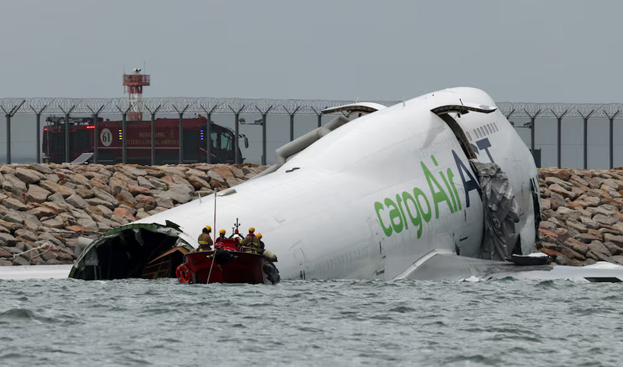 تحطم طائرة شحن في هونغ كونغ يودي بحياة اثنين من رجال الأمن تحطم طائرة شحن في هونغ كونغ يودي بحياة اثنين من رجال الأمن