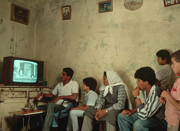 عادات عائلية قديمة تعيد الدفء إلى البيوت في زمن الشاشات