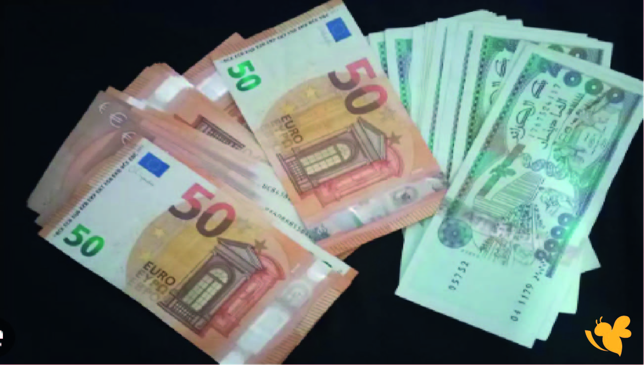 استقرار طفيف في سعر صرف الدينار الجزائري مقابل الدولار اليوم 22 ديسمبر