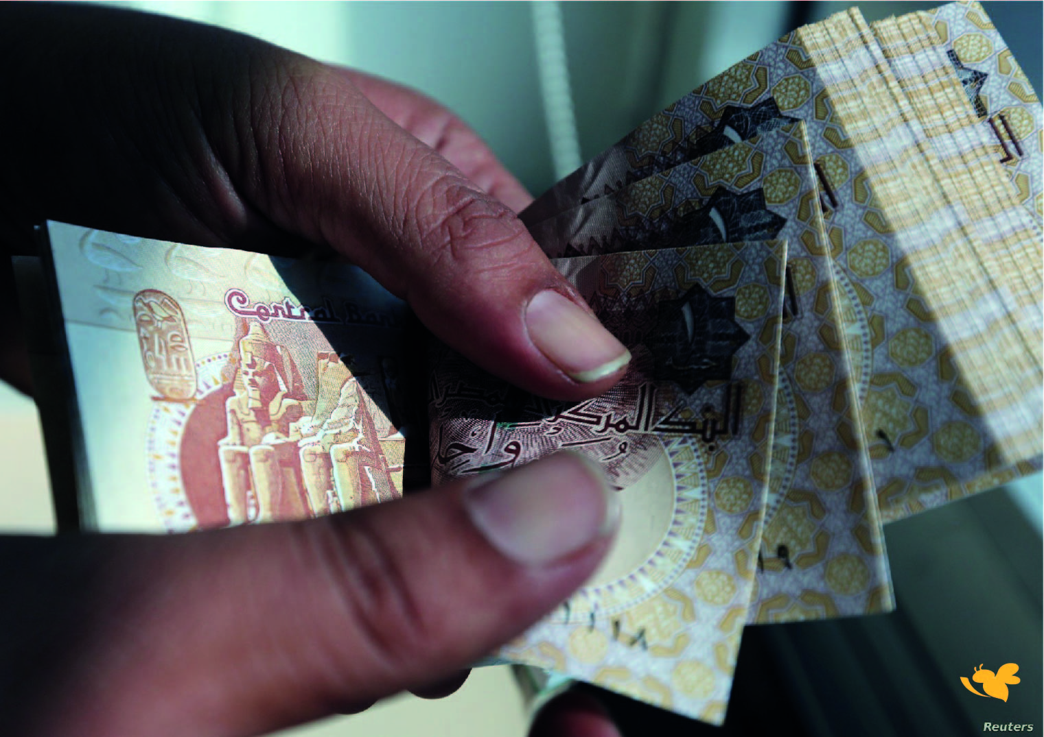 استقرار في الأسواق مالية في مصر للجنية المصري مقابل الدولار اليوم 26 ابريل