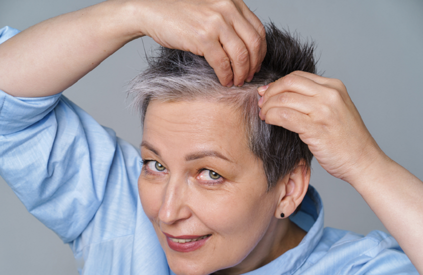 دراسة يابانية تكشف أن الشعر الرمادي قد يكون آلية طبيعية لمقاومة السرطان